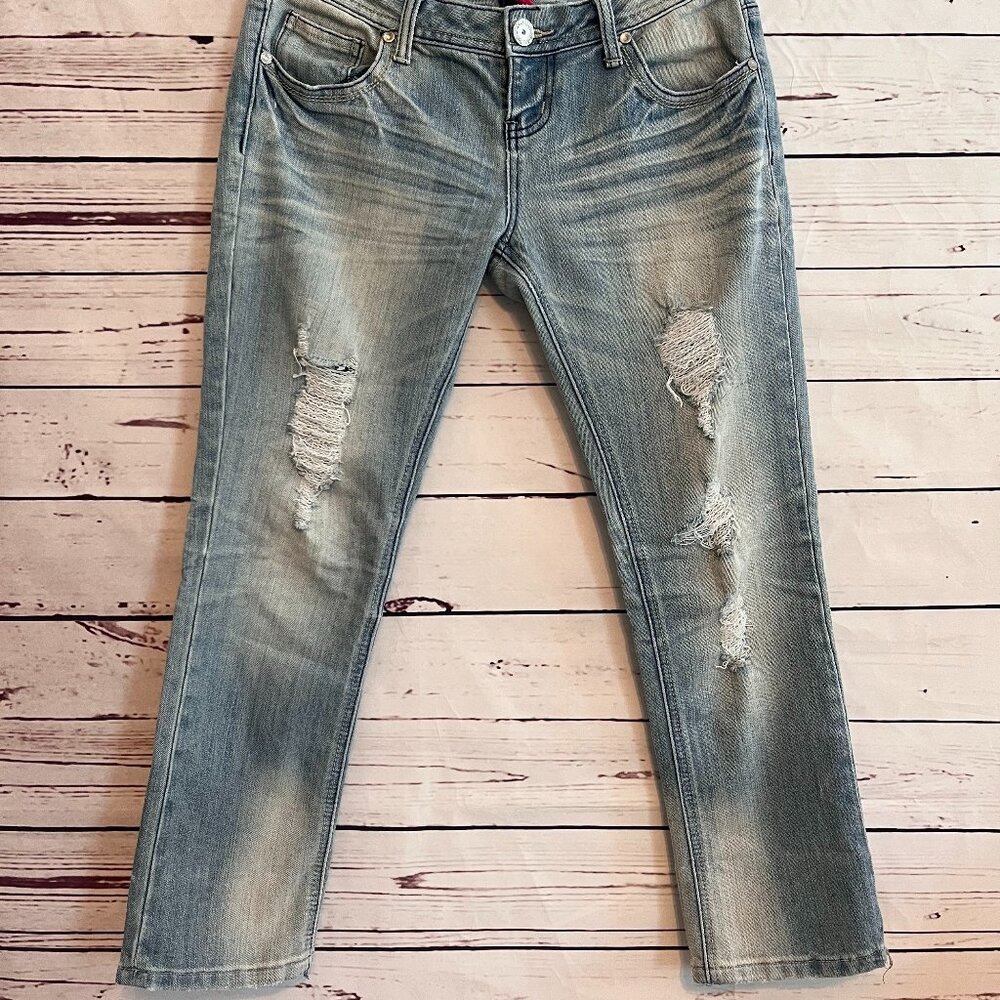 Almost Famous Distressed Low-Rise Straight Leg Jeans | Size 7 Juniors